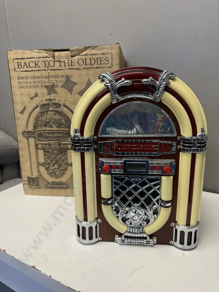 Back To The Oldies 1940s Style Duke Box CD Player Image 1++