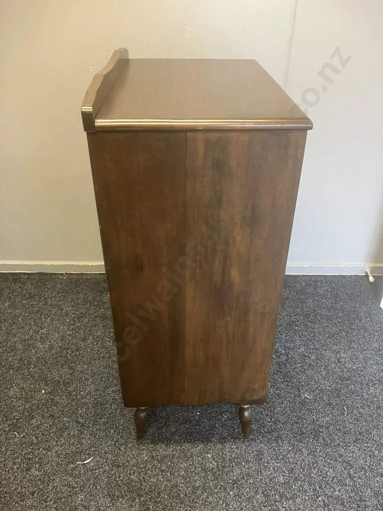 Four Drawer Chest of Drawers, Knob Handles, Turned Legs. H100 W62 D40cm Image 1++