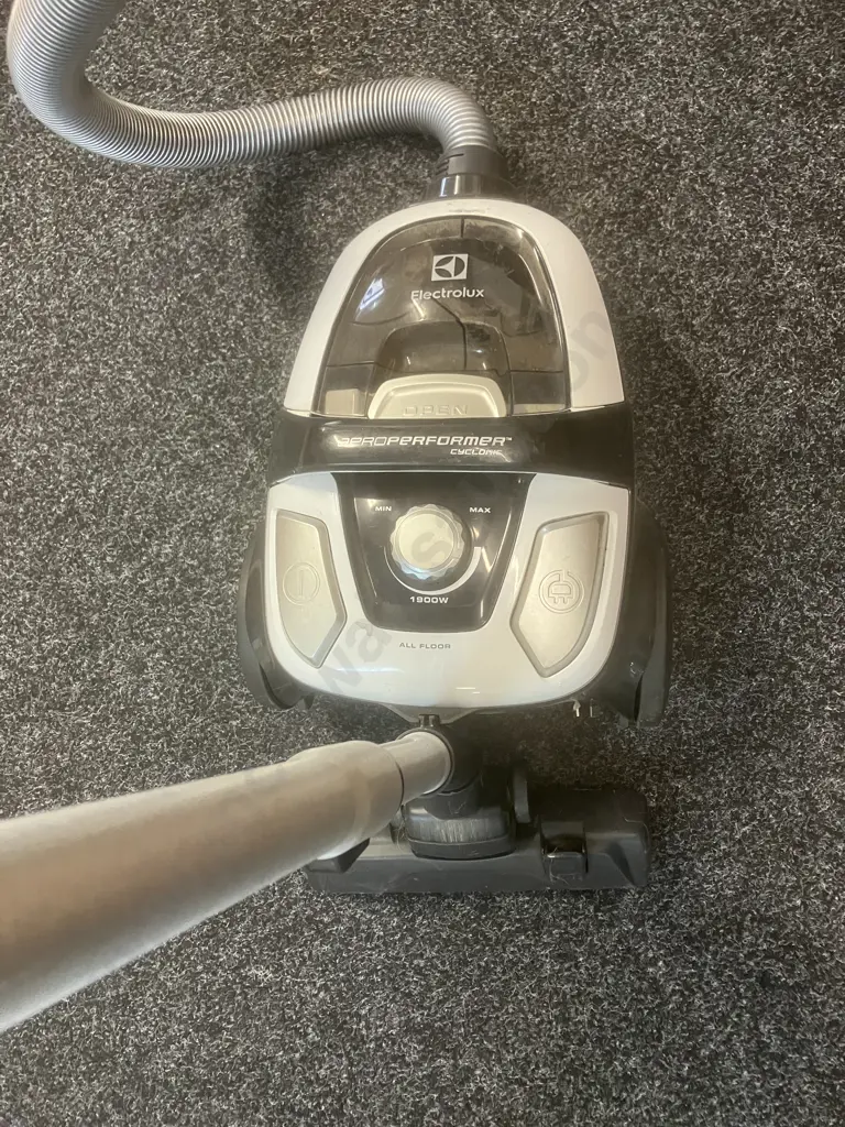 Electrolux Vacuum Cleaner, Aeroperformance Cyclonic 1900W, Model ZAP9930 Image 1++