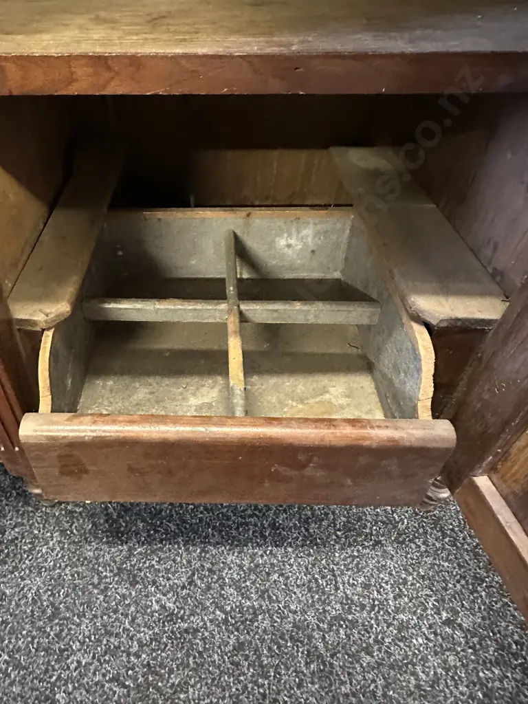 Stunning Victorian Mahogany Mirror Backed Sideboard Image 1++