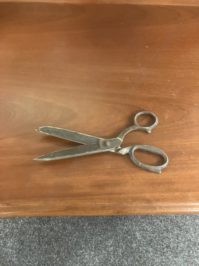 Vintage Tailor Scissors. L23.5cm Image 1++