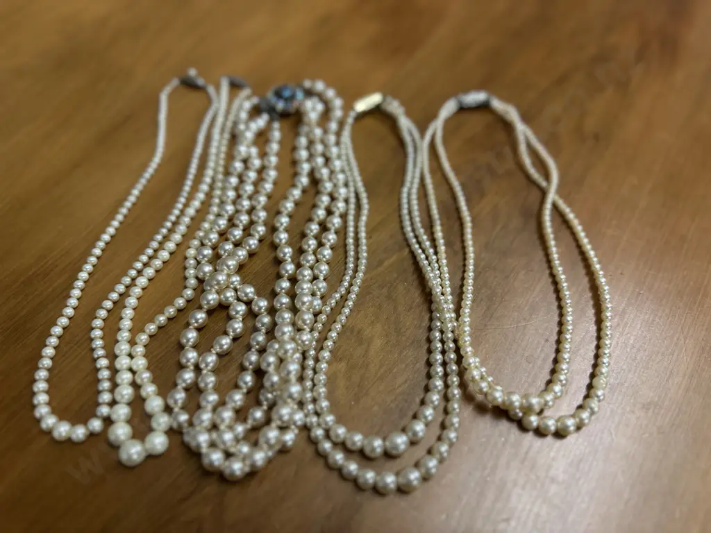 Selection Of Vintage Pearl Necklaces Image 1++