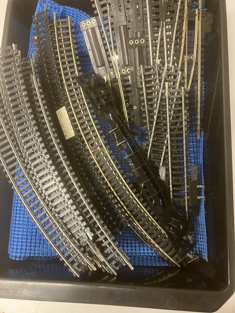 Hornby Train Track OO / HO Gauge 6 x R607, 18 x R608, 5 x Switches Etc Image 1++