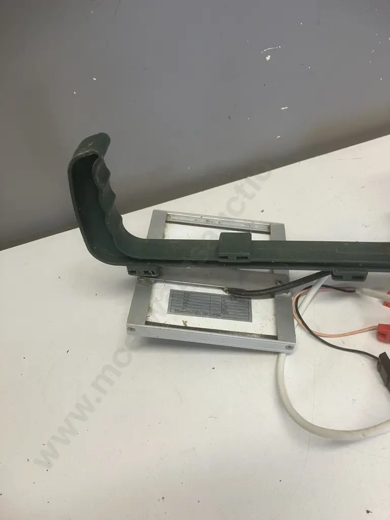 Stafix AN90 Battery Energizer with Stand & 1W 6.2V Solar Panel Image 1++