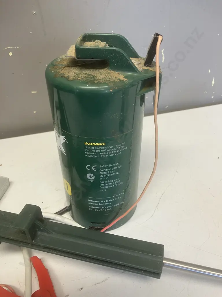 Stafix AN90 Battery Energizer with Stand & 1W 6.2V Solar Panel Image 1++