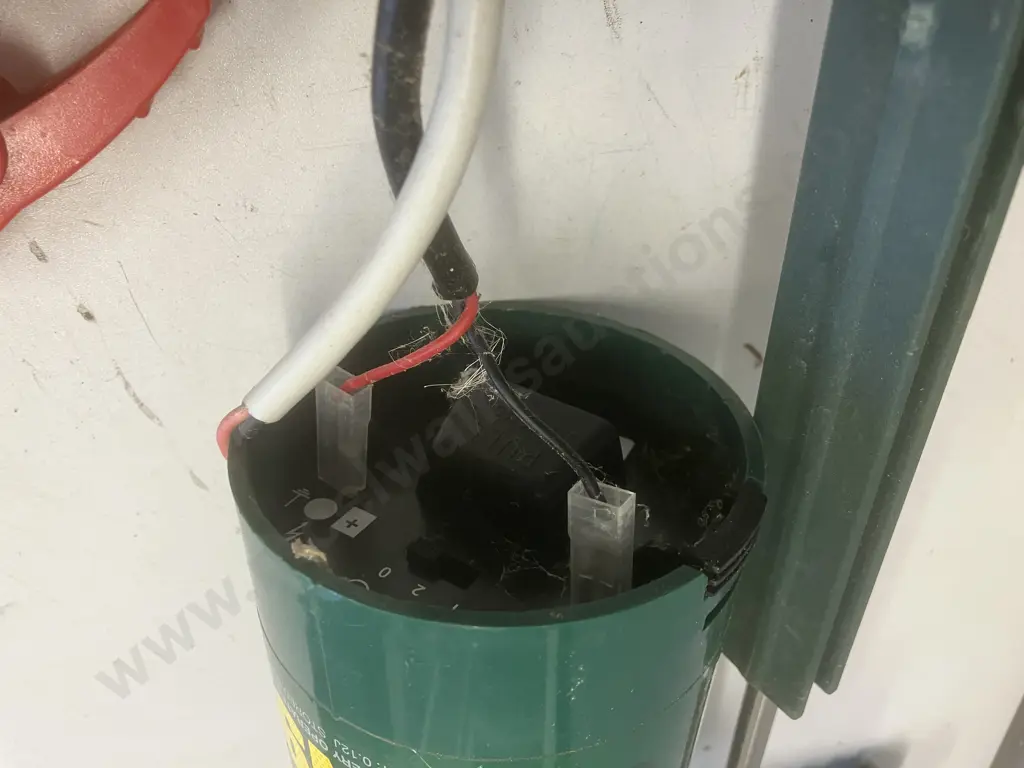 Stafix AN90 Battery Energizer with Stand & 1W 6.2V Solar Panel Image 1++