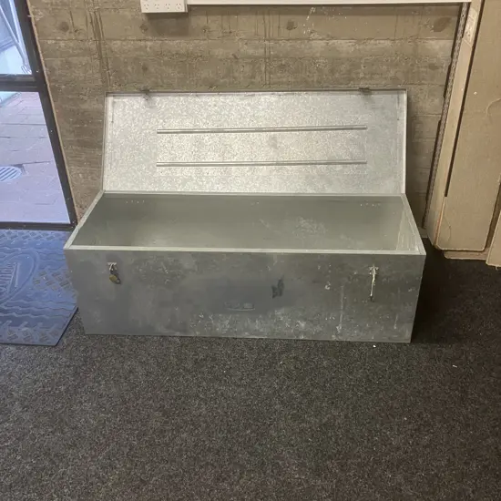 Geelong TB40 Galvanised Toolbox With Padlocks & Keys. H44 W138.5 D50cm