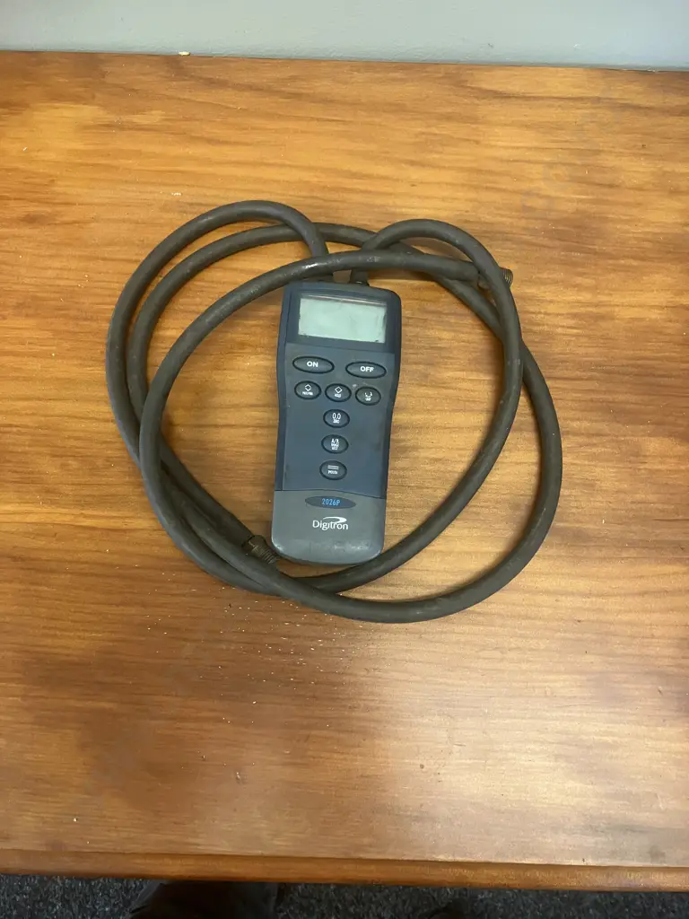 Digitron 2026P Manometer (Differential Digital Pressure Meter) 2 Pressure Ports. 0-10bar 0-1000kPa - England Image 1++