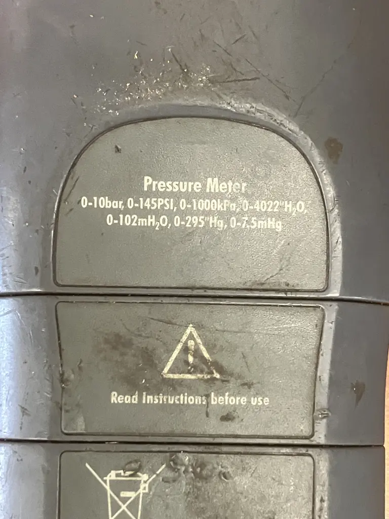 Digitron 2026P Manometer (Differential Digital Pressure Meter) 2 Pressure Ports. 0-10bar 0-1000kPa - England Image 1++