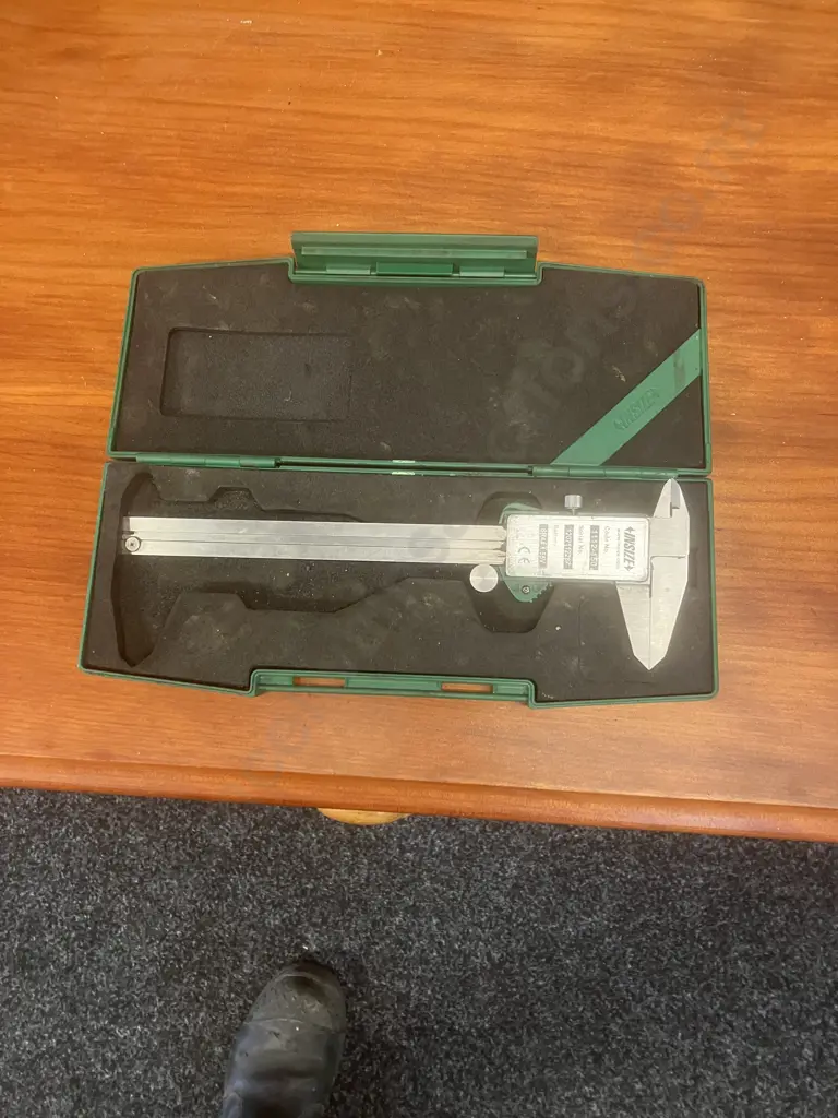 Insize 1112-150 : Digital Caliper, Range 0-150mm/ 0-6" In Case Image 1++