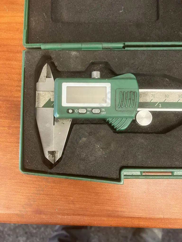 Insize 1112-150 : Digital Caliper, Range 0-150mm/ 0-6" In Case Image 1++