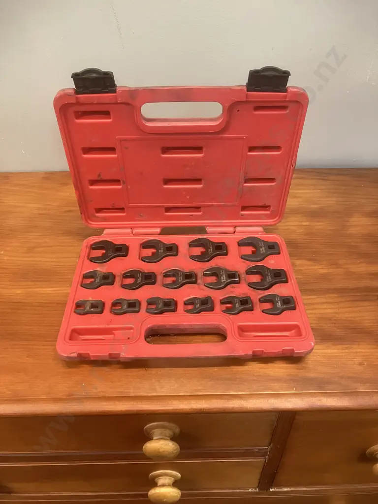 T&E Tools 3/8" Drive Metric Open-End Crowsfoot Wrenches, 10-26mm, 15 Piece Cr-Mo In Blow-Mould Case Image 1++