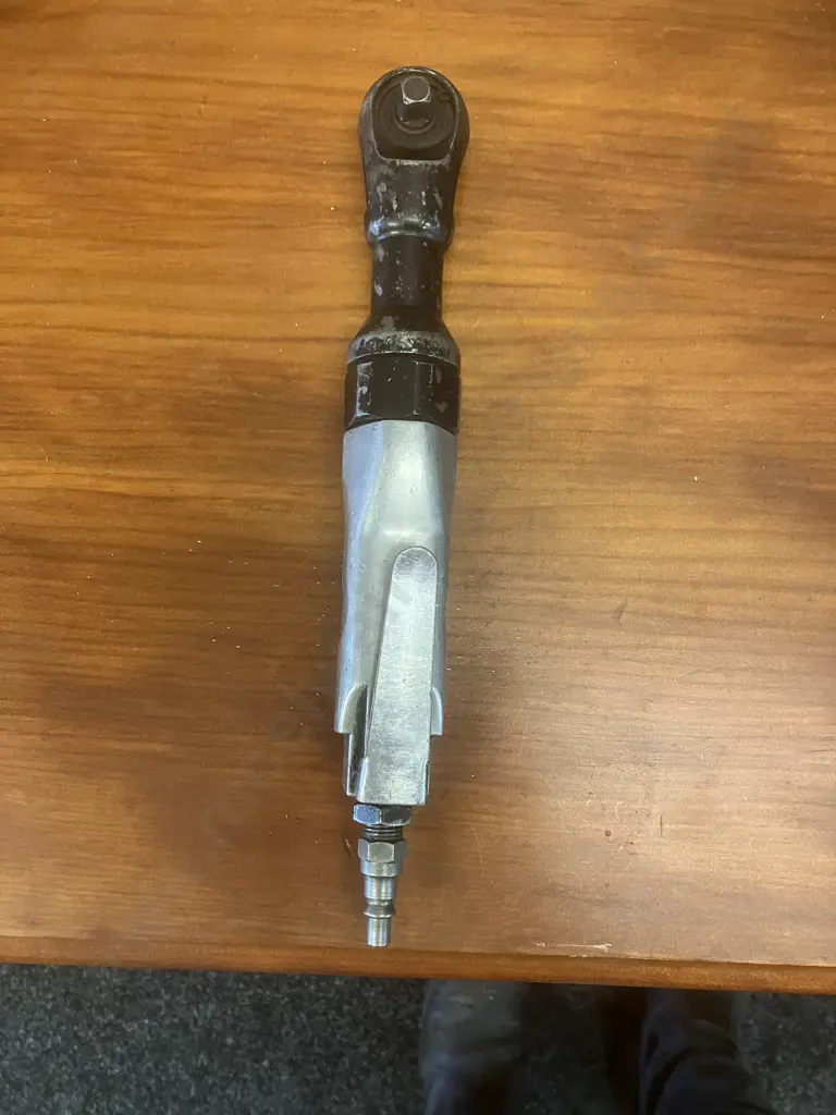 3/8" Air Ratchet Wrench Image 1++