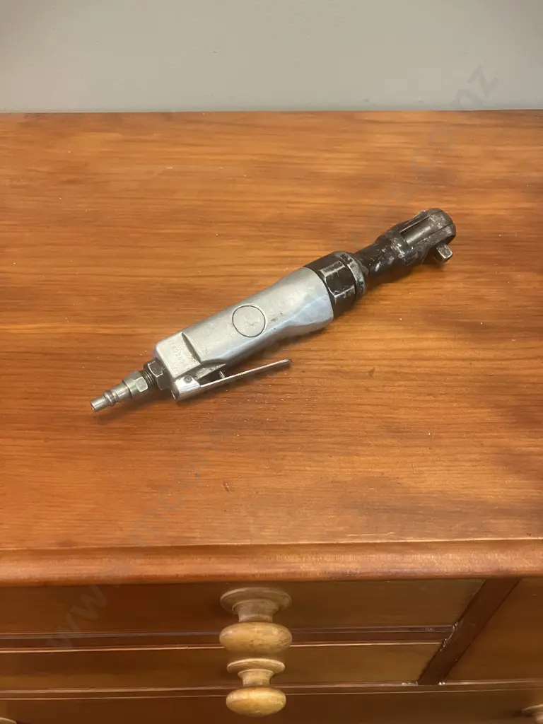 3/8" Air Ratchet Wrench Image 1++