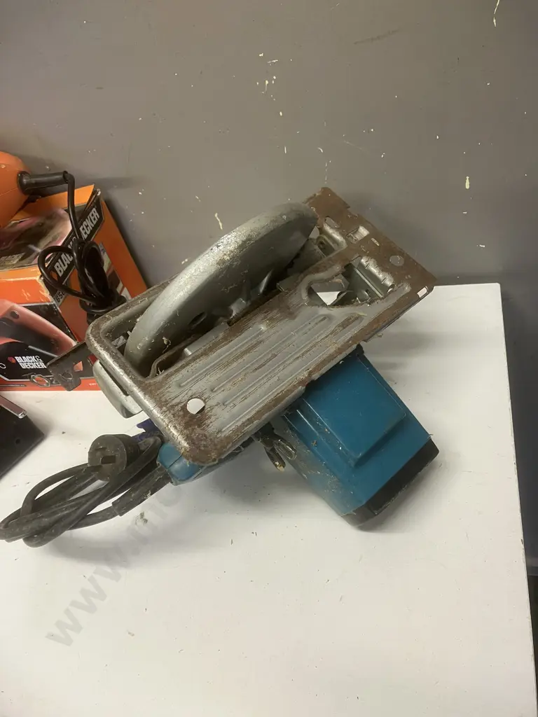 Black & Decker KW712-XE Electric Planer & Black & Decker 184mm Circular Saw Model 5738-46 Image 1++