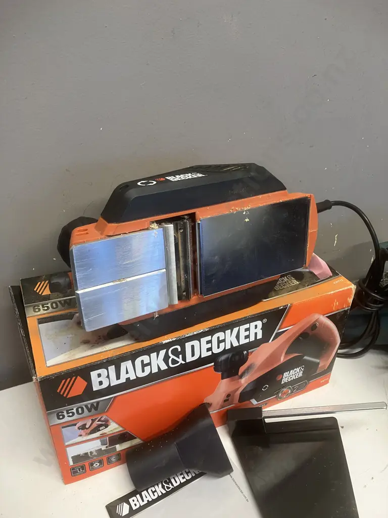 Black & Decker KW712-XE Electric Planer & Black & Decker 184mm Circular Saw Model 5738-46 Image 1++