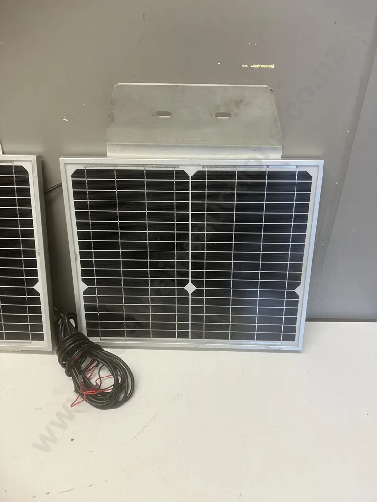 Pair of Crystalline Silicon Solar Panels 14.5W (28.5 x 34cm) With Aluminum Mounts Image 1++