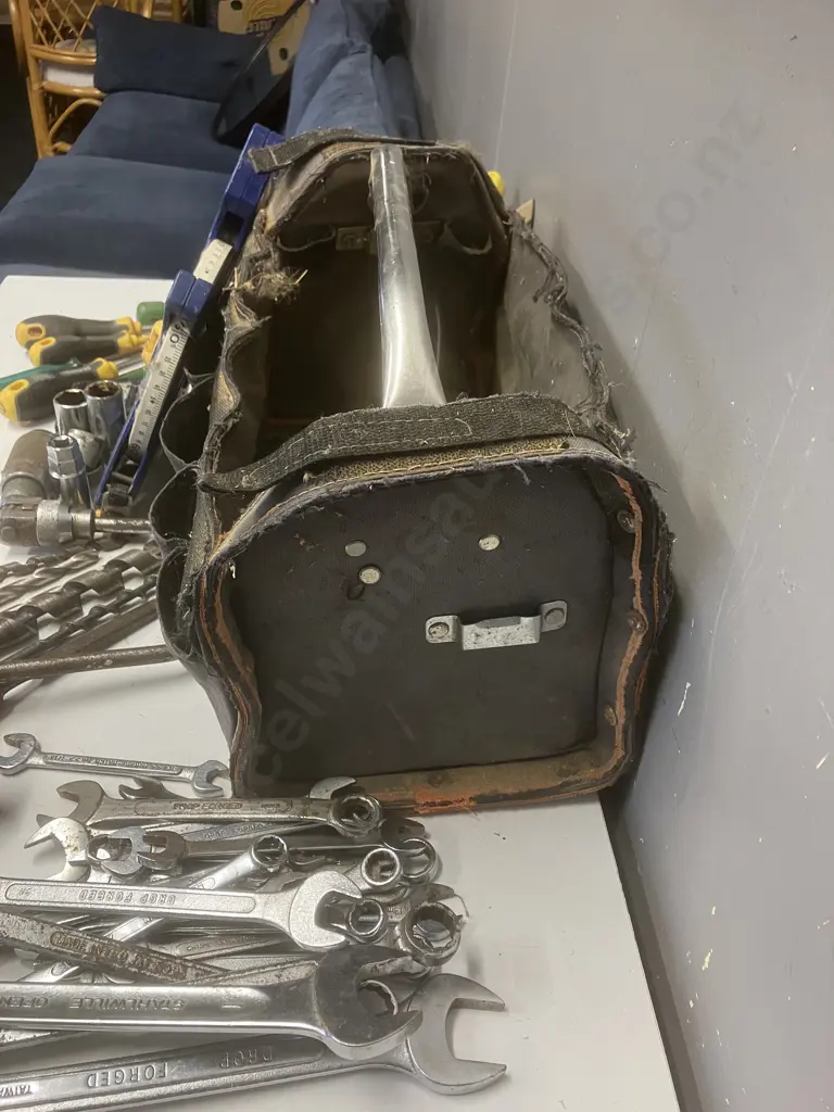 Toolbag, Tools, 50 Meter Tape, Brace & Bit Etc With 4 Hand Saws Image 1++