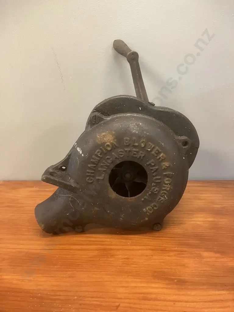Vintage Champion Blower & Forge Co (USA) Cast Iron Blacksmith Hand Crank Blower Image 1++