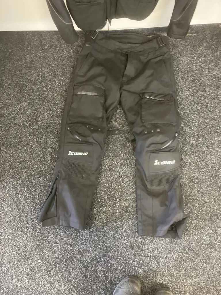 1TONNE Quality Racing Apparel Motorbike Jacket & Pants Size L Image 1++