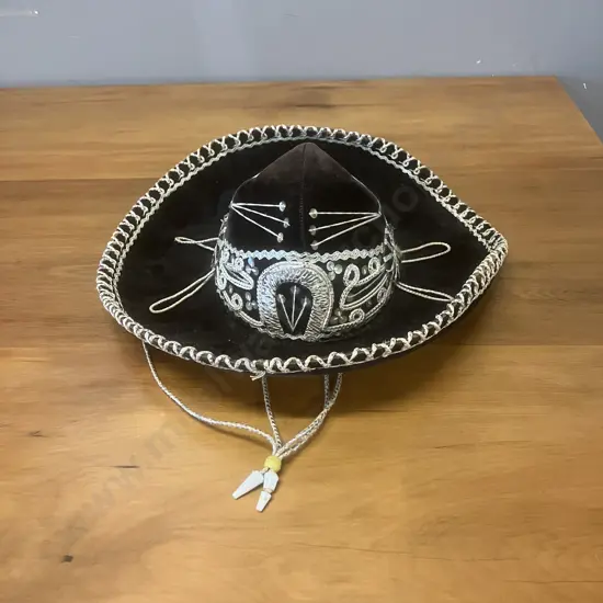 Vintage Mexican Calidad Black Velvet Silver Horseshoe Mariachi Sombrero
