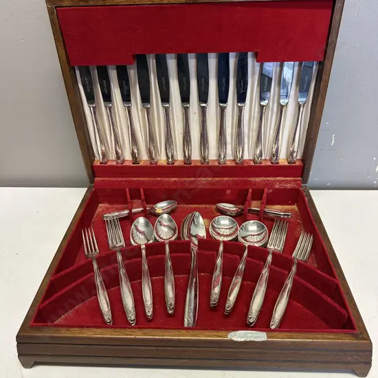 ASHBERRY of Sheffield 'De MILO' Pattern 44 Piece Cutlery Set in Wooden Canteen