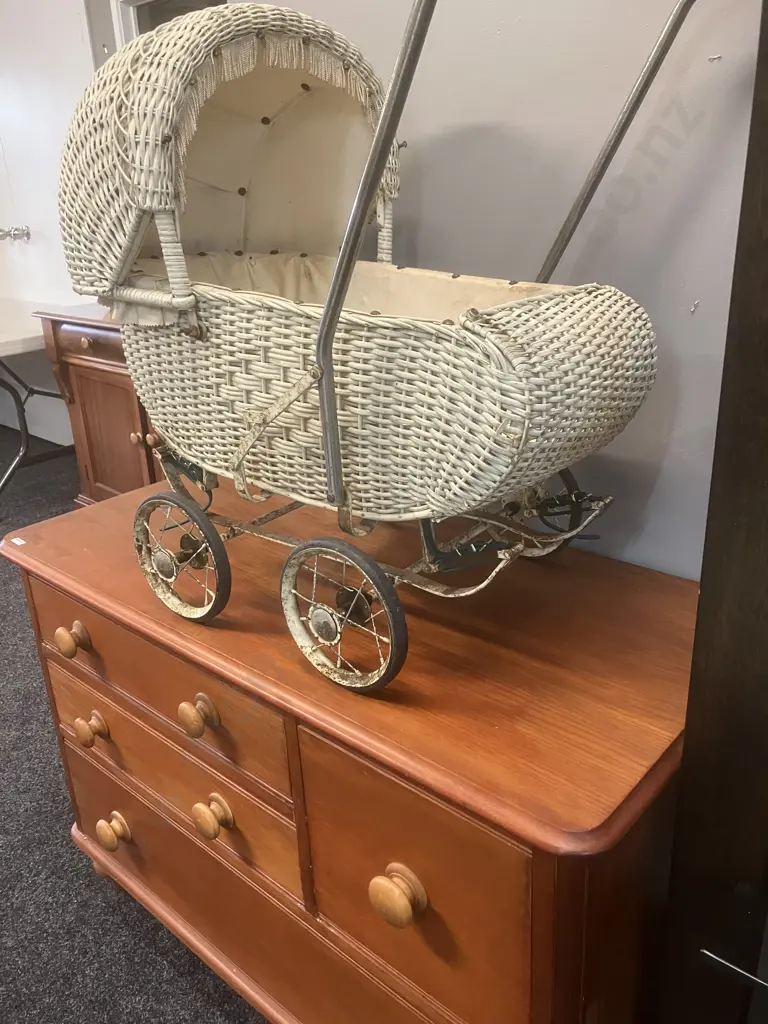 Vintage Cane Dolls Pram - Superior Cane Pram Co Wanganui c1950. H73 W83 D45cm Image 1++