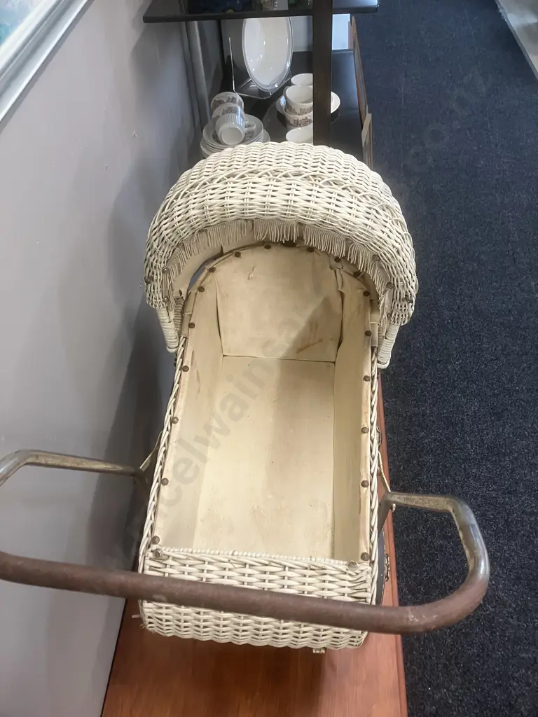 Vintage Cane Dolls Pram - Superior Cane Pram Co Wanganui c1950. H73 W83 D45cm Image 1++