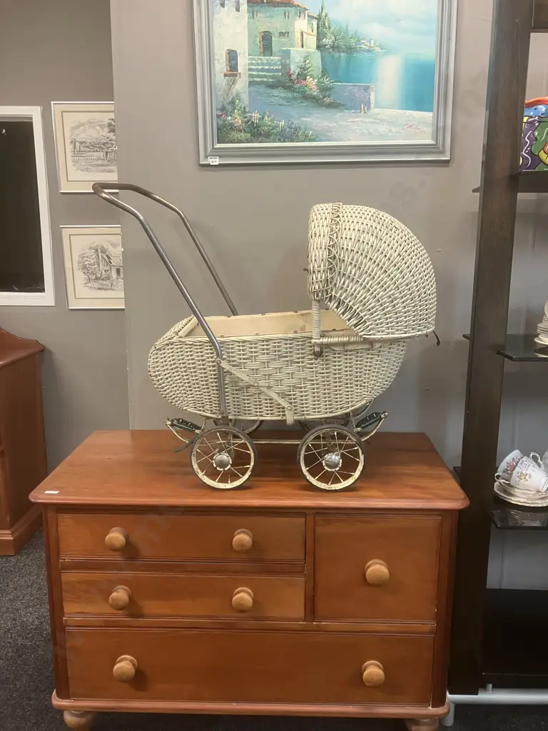 Vintage Cane Dolls Pram - Superior Cane Pram Co Wanganui c1950. H73 W83 D45cm Image 1++