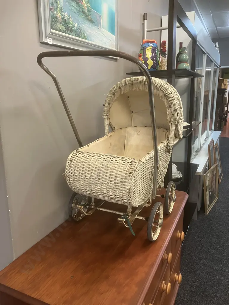Vintage Cane Dolls Pram - Superior Cane Pram Co Wanganui c1950. H73 W83 D45cm Image 1++