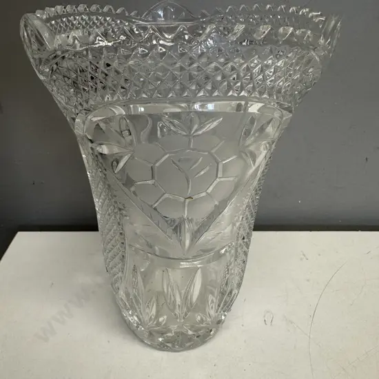 Crystal Floral Vase With Three Frosted Flowers H24cm.