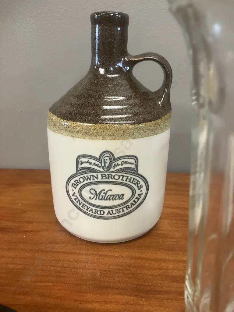 H+A+N+Z NZ Glass Beer Jug, Brown Brothers Milawa Vineyard Pottery Decanter, Wade CUTTY SARK Ashtray, Glasses Image 1++