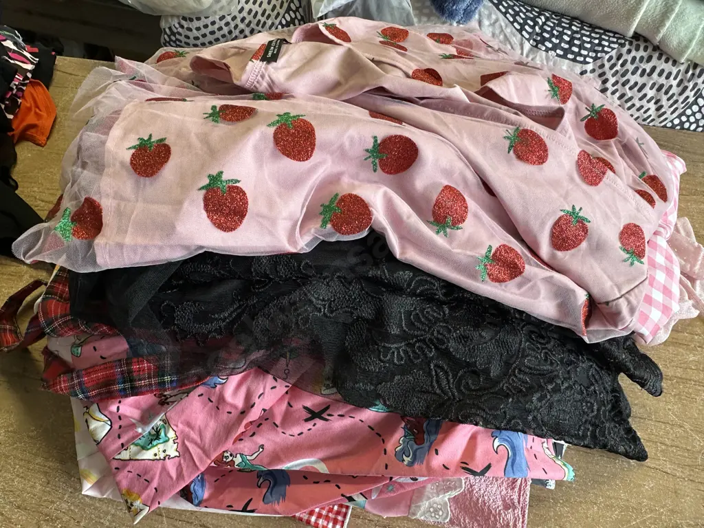 Ladies Near New Dresses Assorted Sizes Ranging From 16-20 Image 1++