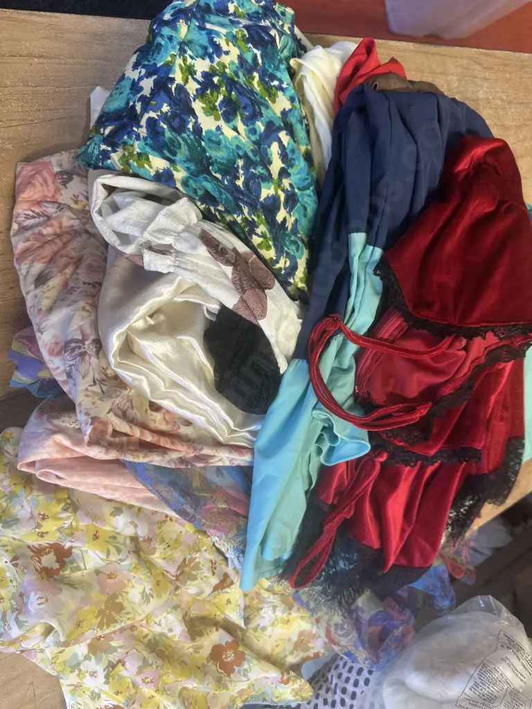 Ladies Near New Dresses Assorted Sizes Ranging From 16-20 Image 1++