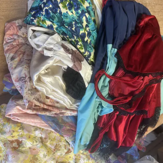 Ladies Near New Dresses Assorted Sizes Ranging From 16-20