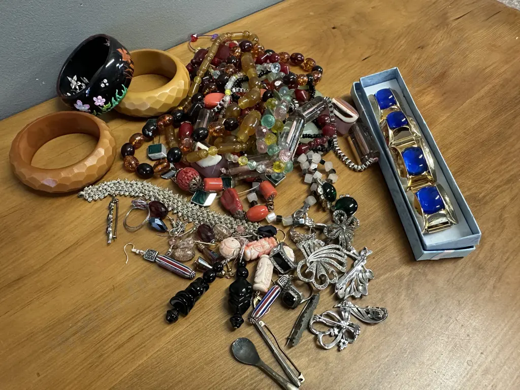 Selection Of Costume Jewellery Including Necklaces, Bangles Etc Image 1++