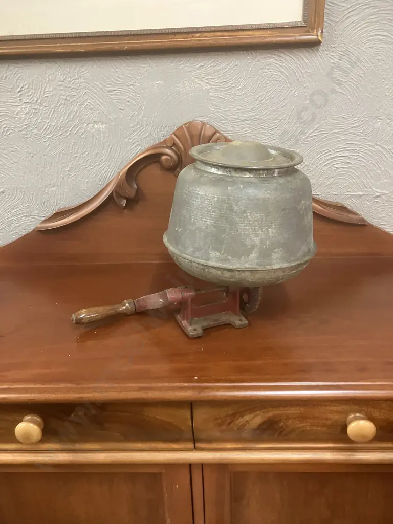 Vintage ⁨Malleys Ltd, Sydney Hand Operated Butter Churn⁩, c1930-1950. 30 x 39cm (60 Rev Pr Min) Image 1++