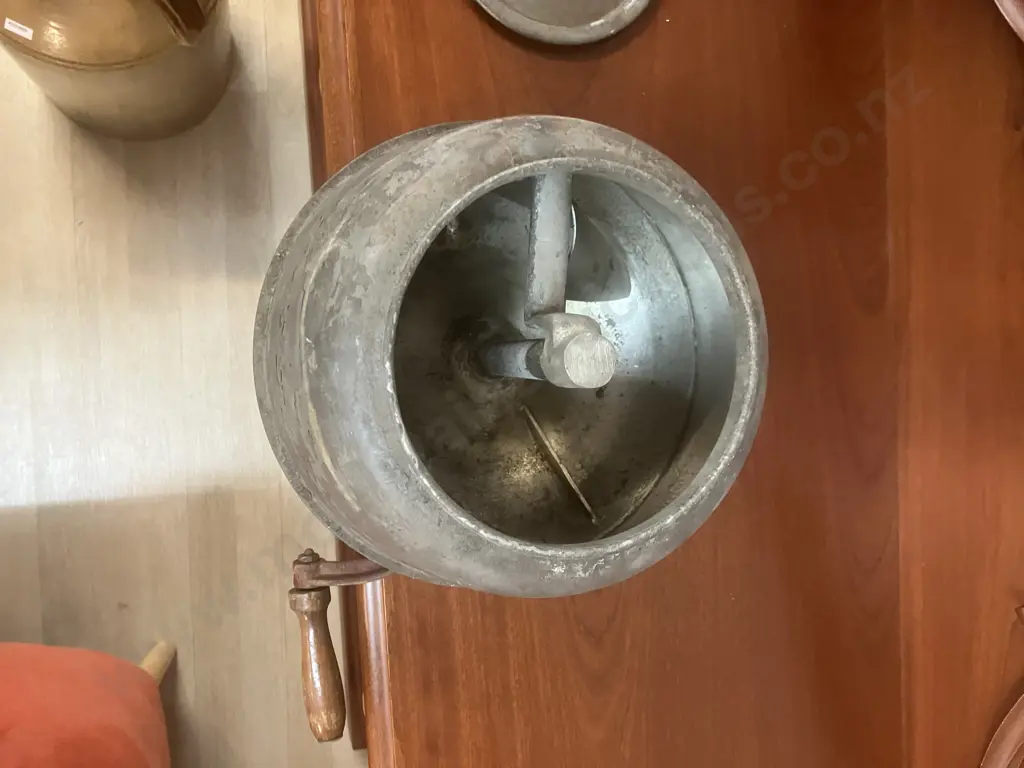 Vintage ⁨Malleys Ltd, Sydney Hand Operated Butter Churn⁩, c1930-1950. 30 x 39cm (60 Rev Pr Min) Image 1++