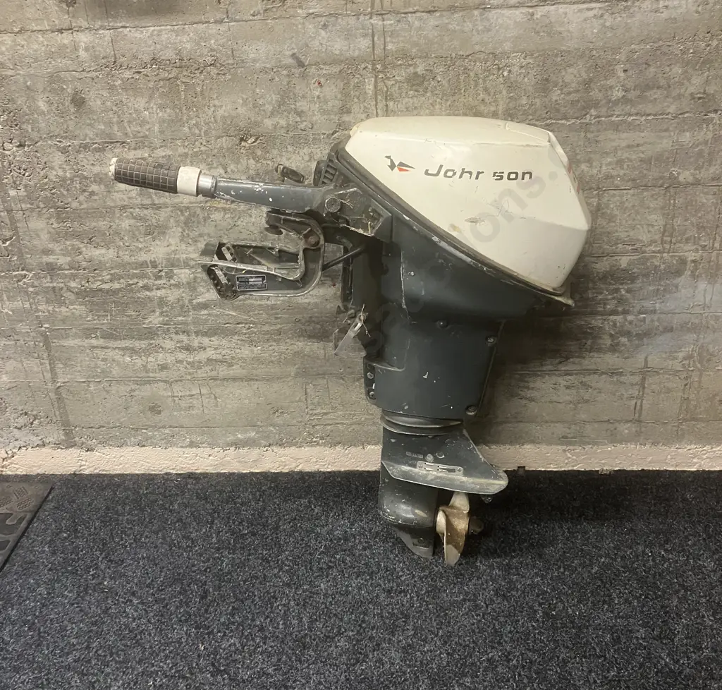 Vintage 1971 Johnson 9R71R 9.5 HP Outboard Motor. Serial C48816 (As-Is) Image 1++