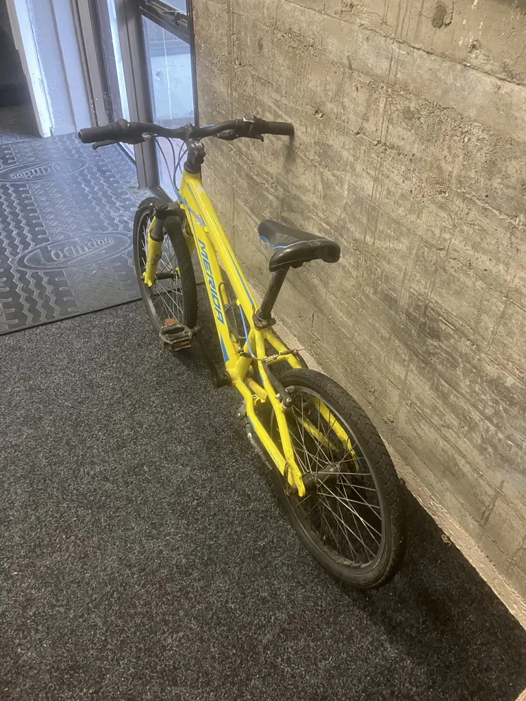 Merida Matts J20 Kids Mountain Bike Yellow Image 1++