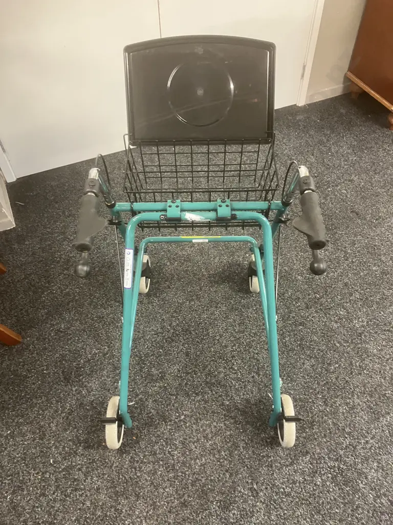 Cubro Pacer Walking Frame With User Guide Image 1++