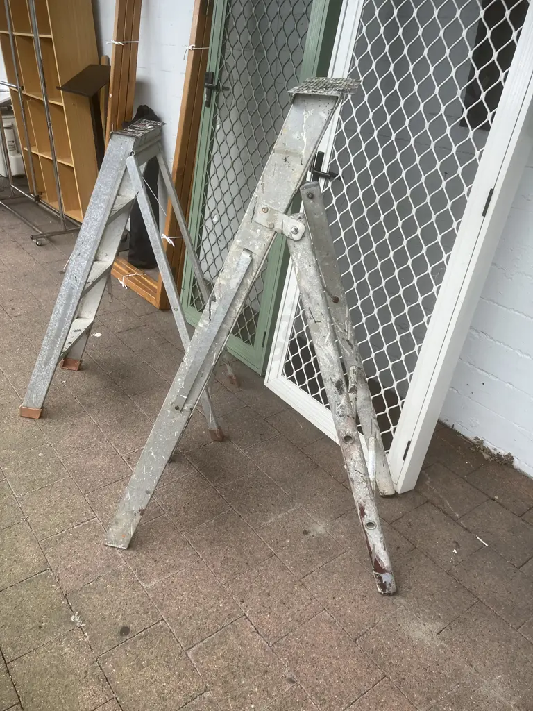 Pair of Aluminum Step Ladders - 4 Step 144cm & 3 Step 121cm Image 1++