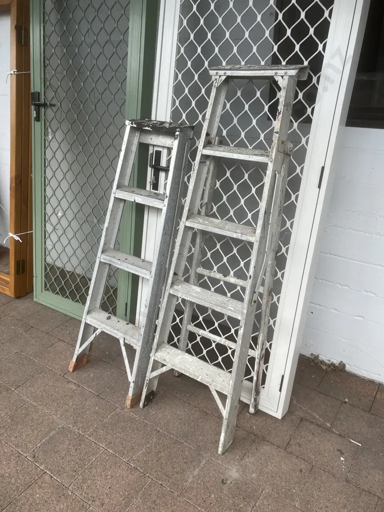 Pair of Aluminum Step Ladders - 4 Step 144cm & 3 Step 121cm Image 1++