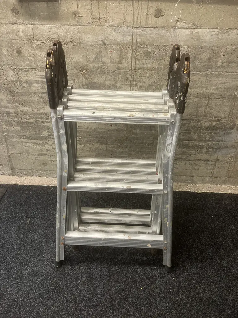 Aluminum Folding Ladder Image 1++