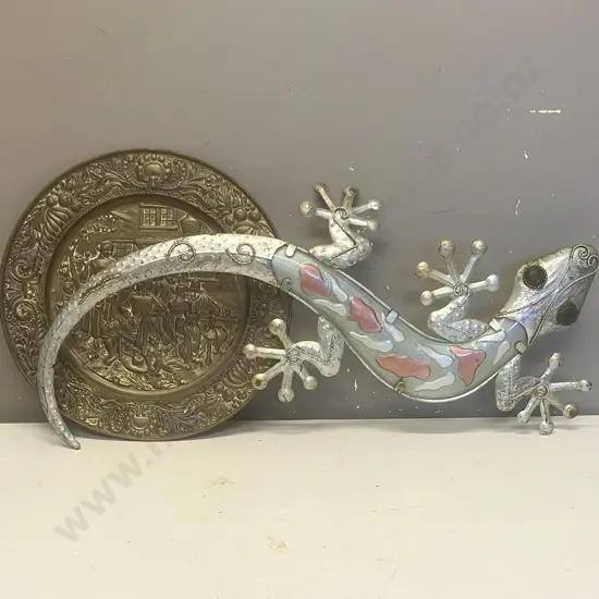 Gecko 70cm Metal Wall Art & Round Wall Hung Brass Tray