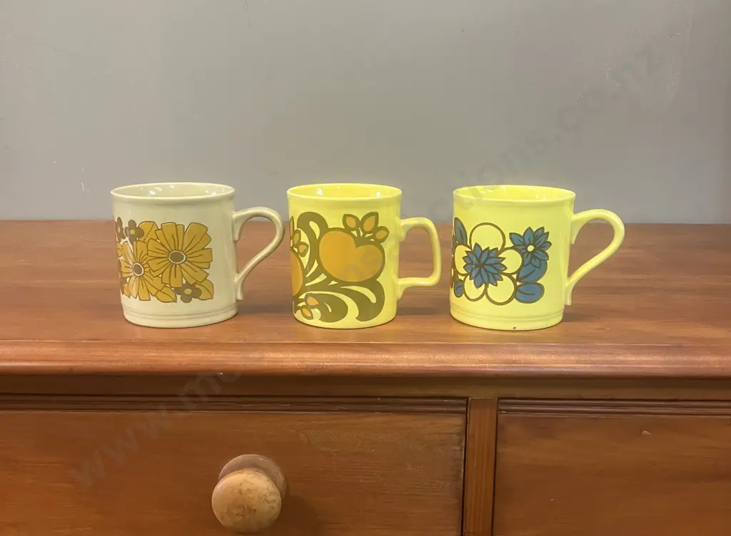 Vintage 1970s Staffordshire Potteries (England) Floral Mugs x 3 Image 1++