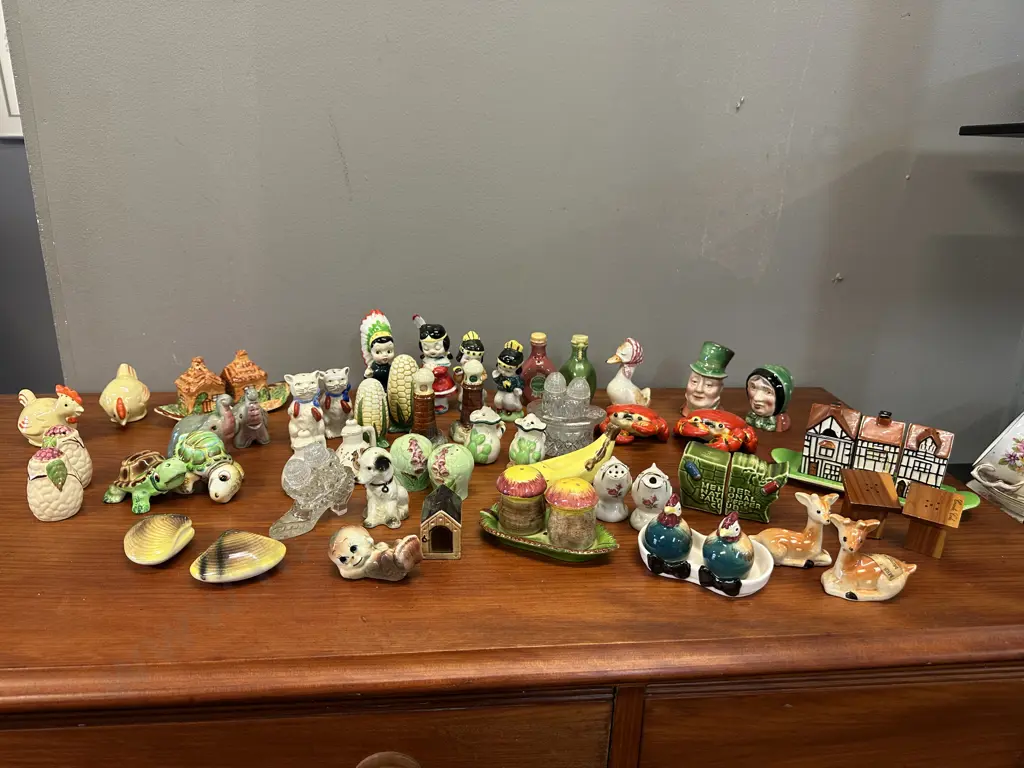 Assorted Salt & Pepper Shakers Including Beswick Etc Image 1++