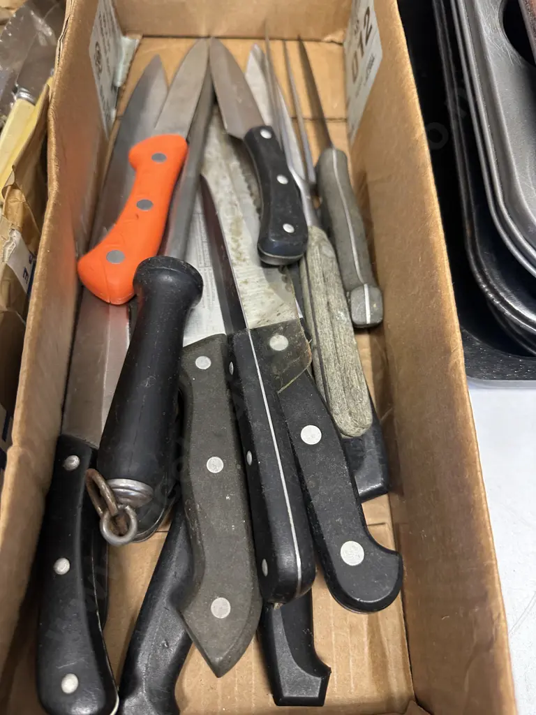 Assorted Kitchen Knives Image 1++