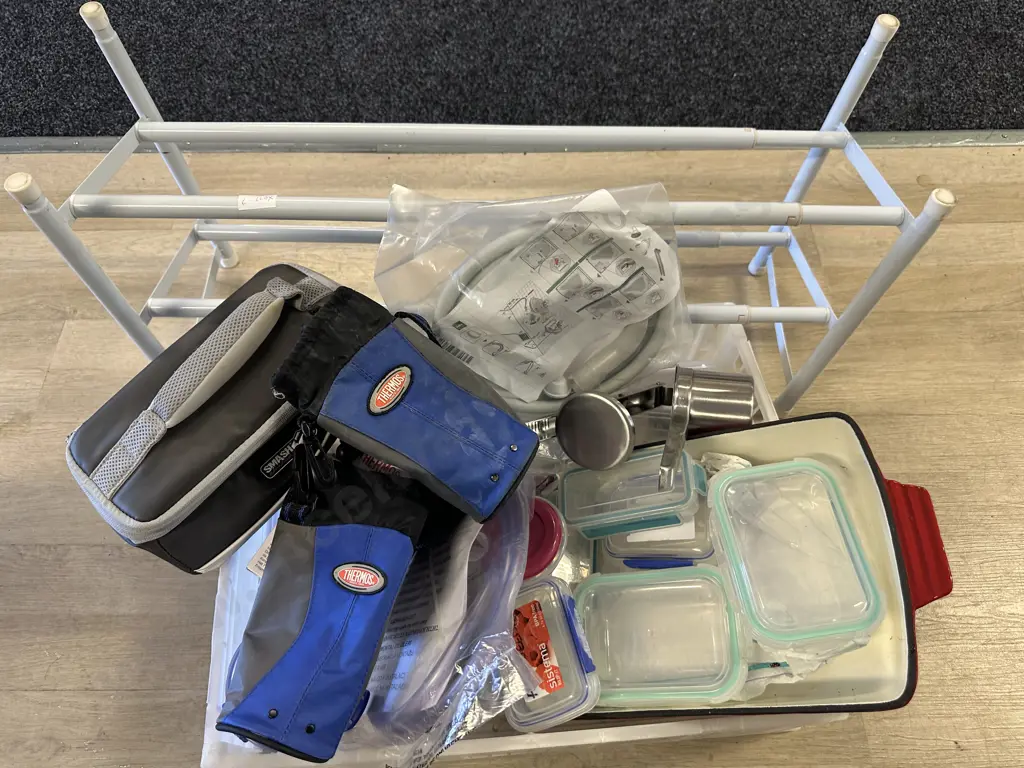 Thermos, Food Flask, Plastic Containers Etc Image 1++