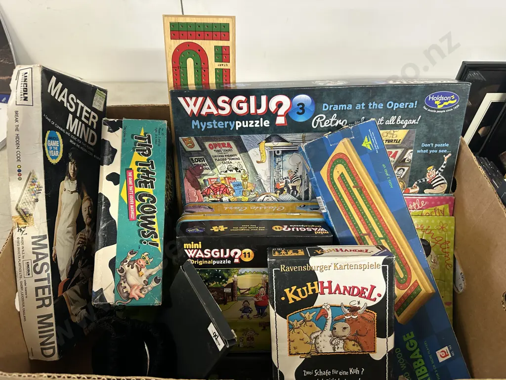 Vintage Puzzles & Games Etc Including Cribbage, Wasgij Puzzles Etc Image 1++